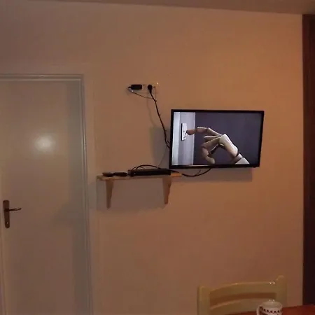 Apartman 11 *
