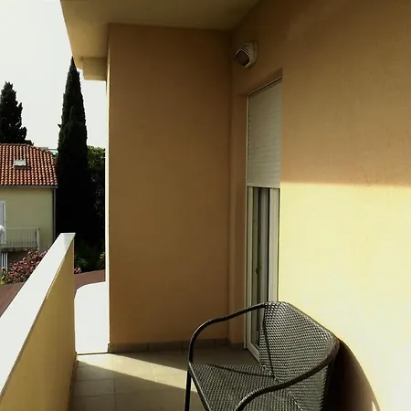 Apartman 11 *