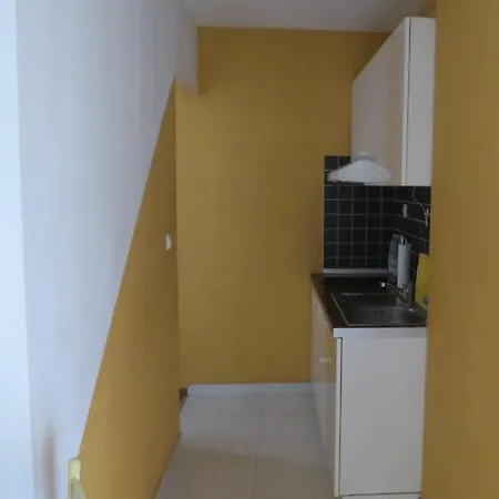 11 Apartment Split