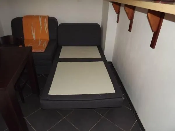 Apartament 11 *